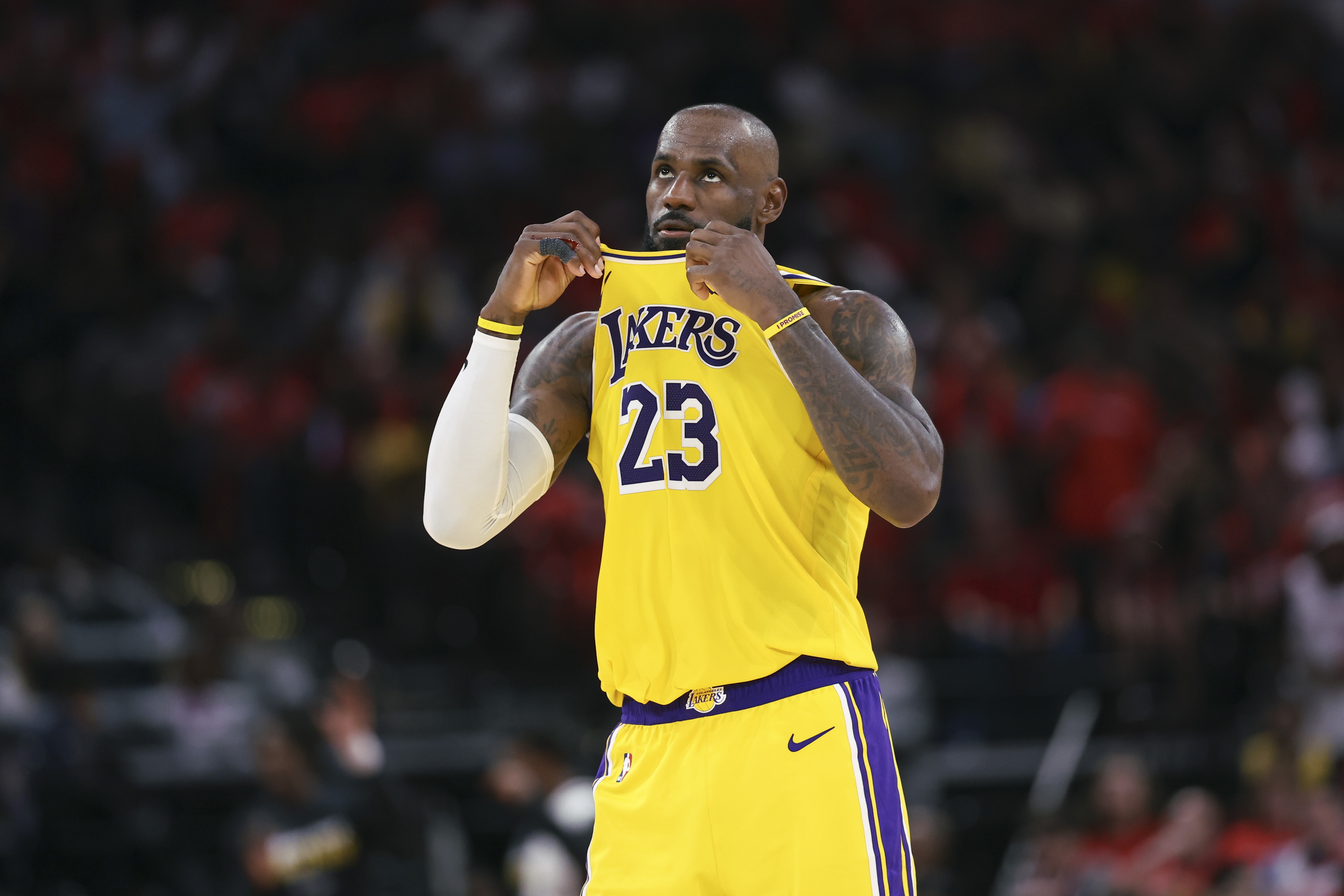 开云体育-时间老人又输了！老詹精疲力竭仍拒投降 湖人展现关键时刻统治力